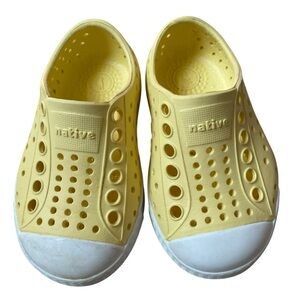 Native Jefferson Yellow‎ Shoes Size 4